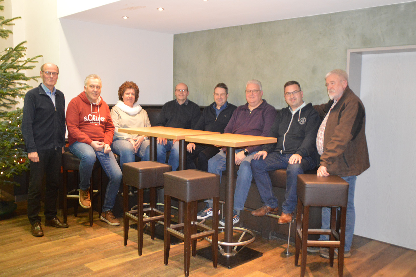 Trafen sich in Biekhofen zum gemeinsamen Austausch: Mitglieder der
Attendorner CDU-Fraktion und Vertreter des Biekhofer Schützenvereins (Foto: privat)
